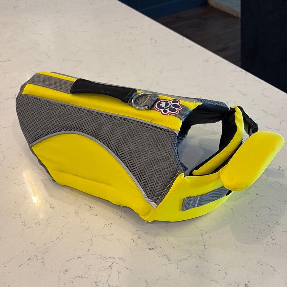 Dog Life Jacket Size Medium by Canada Pooch
